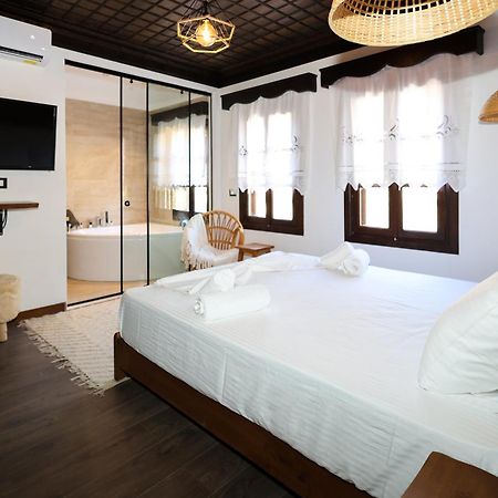 Ador Boutique Hotel เบราท ภายนอก รูปภาพ