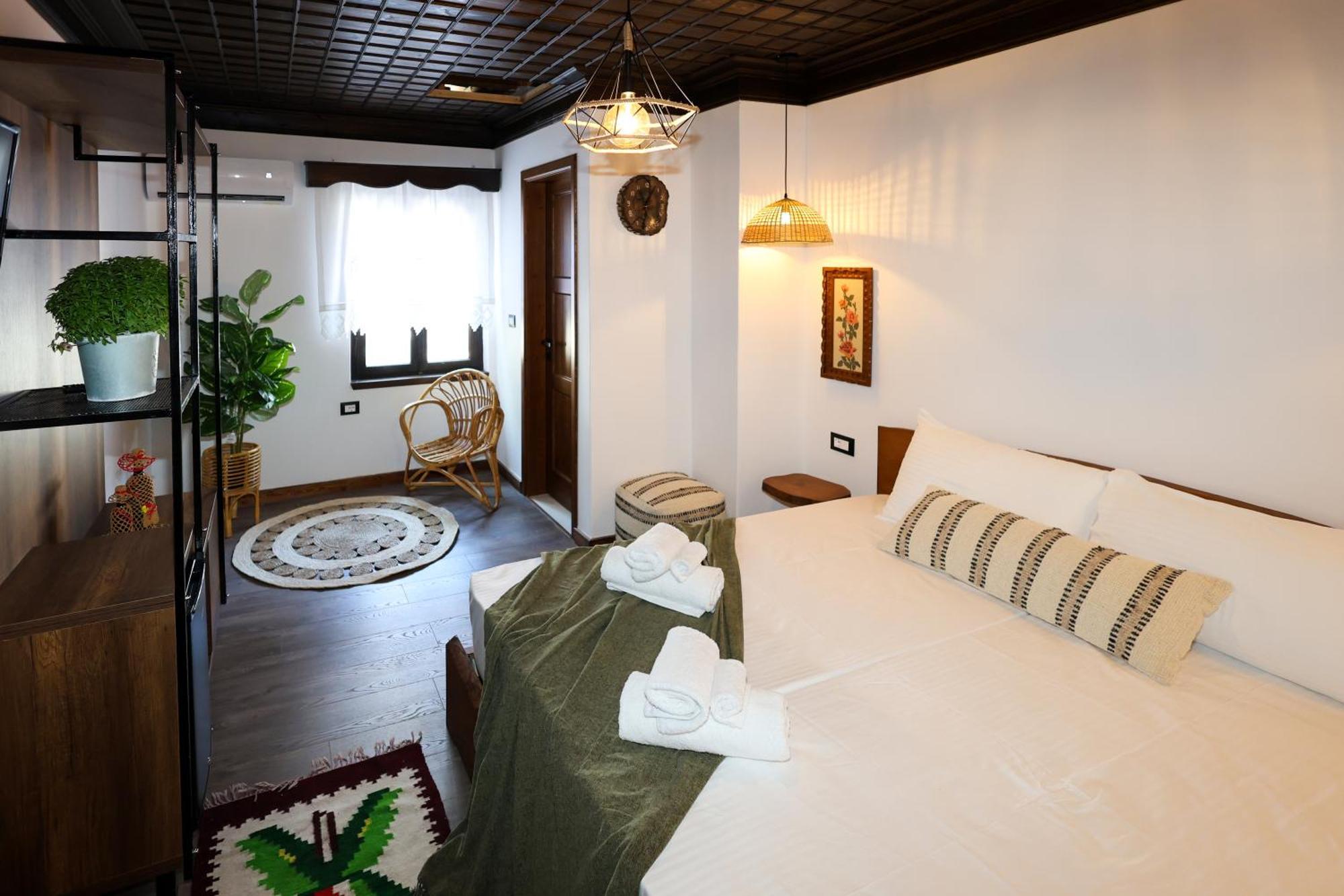 Ador Boutique Hotel เบราท ภายนอก รูปภาพ