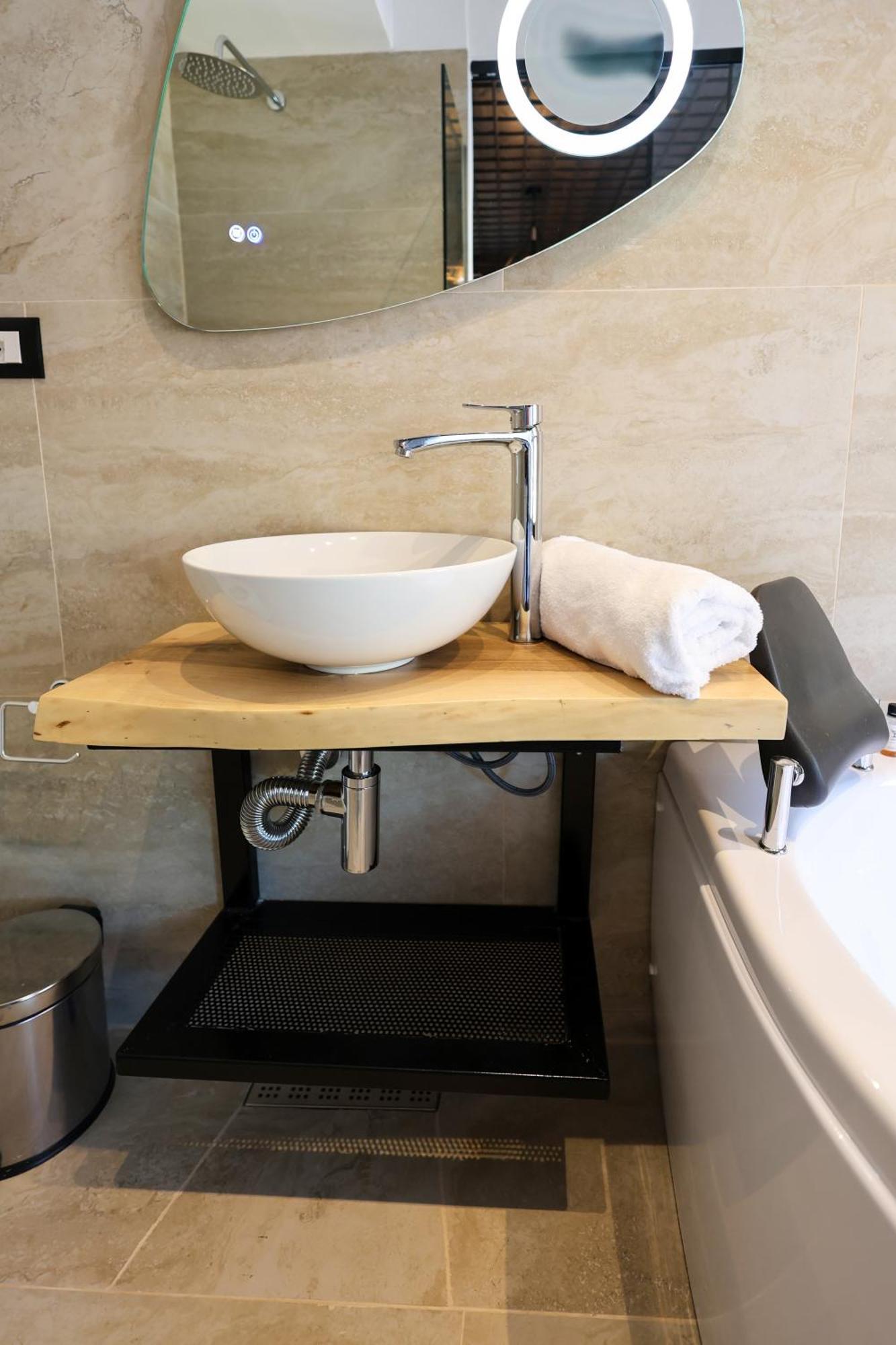 Ador Boutique Hotel เบราท ภายนอก รูปภาพ