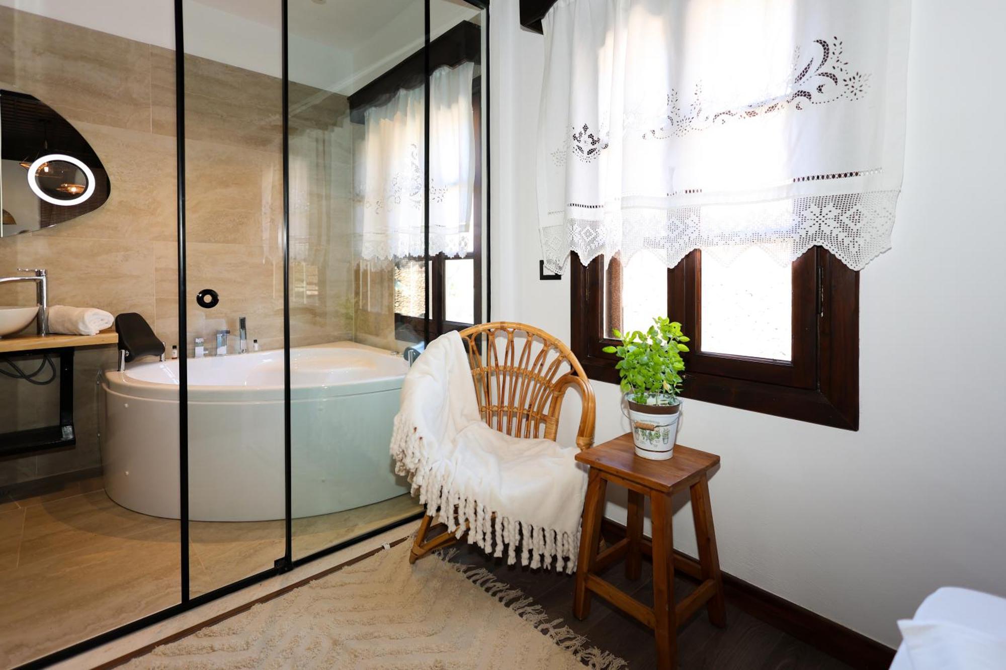 Ador Boutique Hotel เบราท ภายนอก รูปภาพ