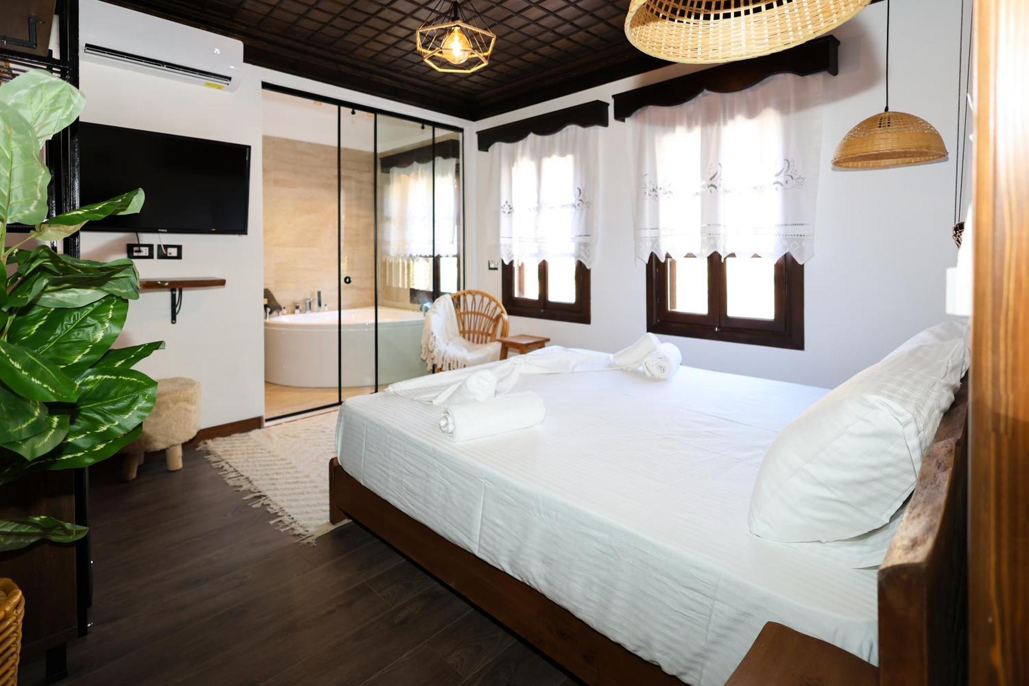 Ador Boutique Hotel เบราท ภายนอก รูปภาพ