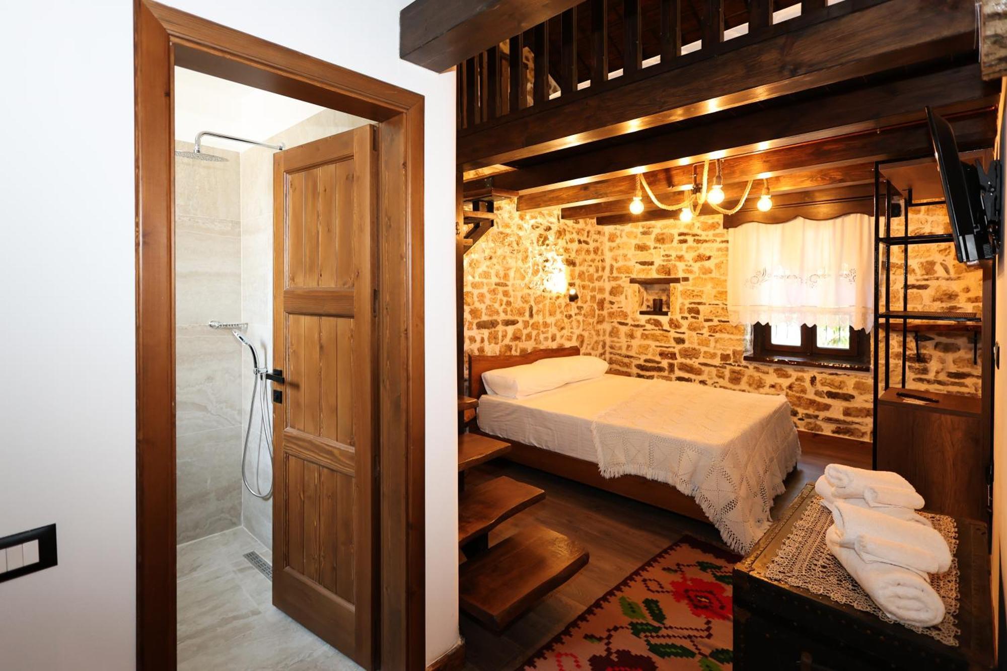 Ador Boutique Hotel เบราท ภายนอก รูปภาพ