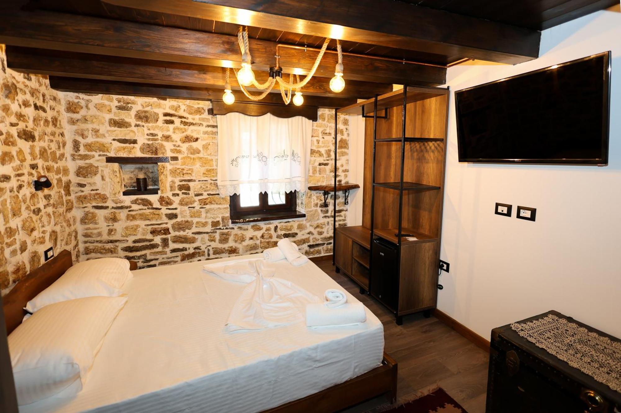 Ador Boutique Hotel เบราท ภายนอก รูปภาพ