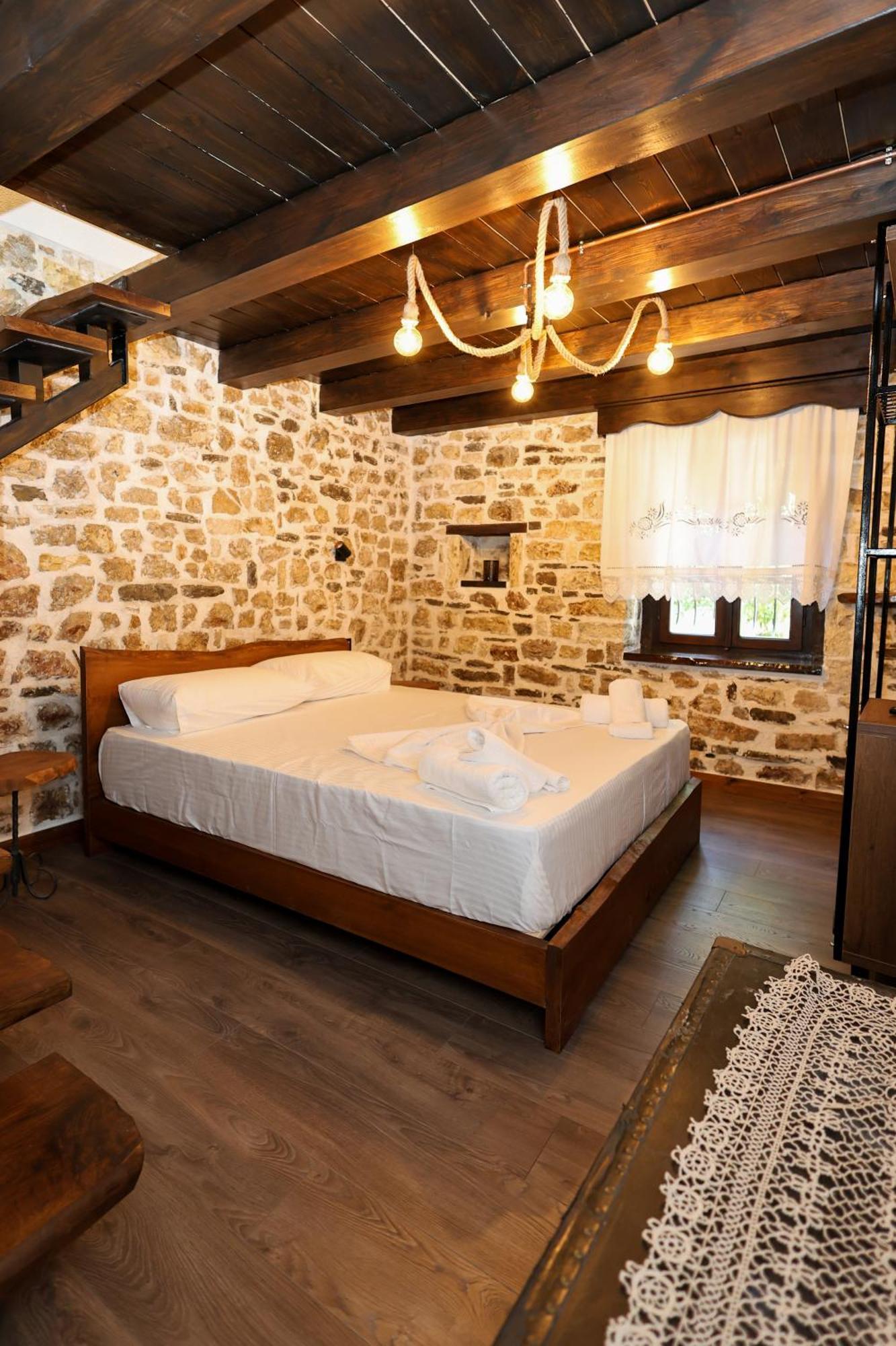 Ador Boutique Hotel เบราท ภายนอก รูปภาพ