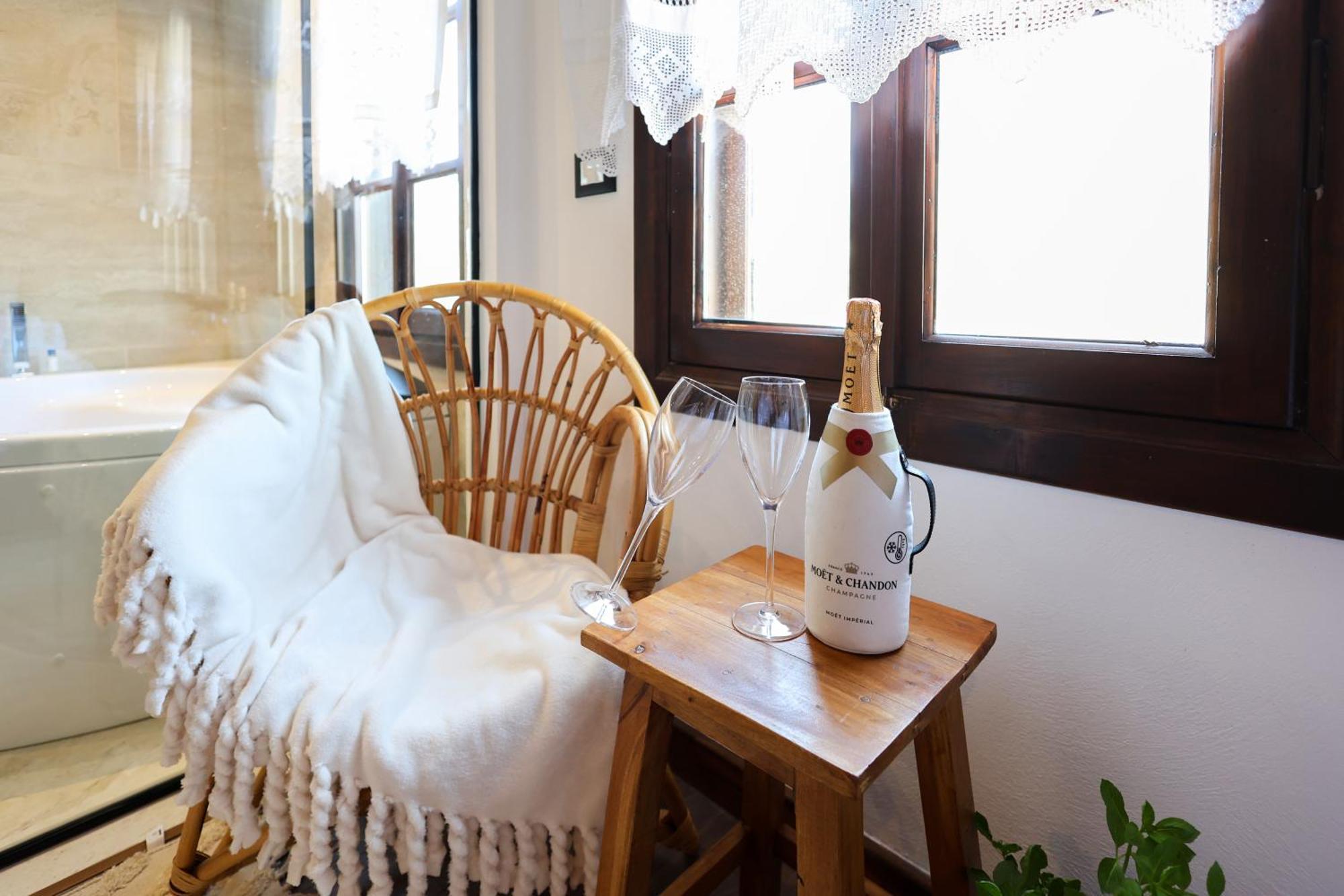 Ador Boutique Hotel เบราท ภายนอก รูปภาพ