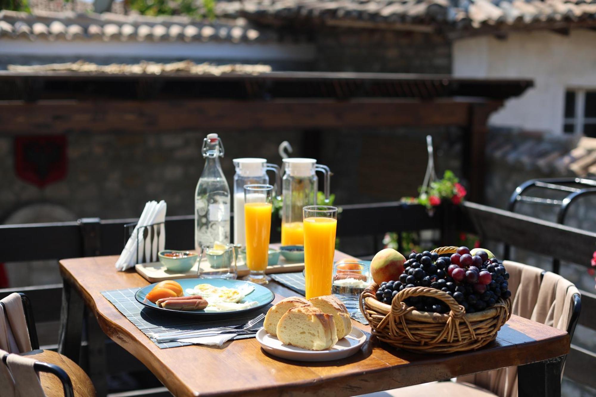 Ador Boutique Hotel เบราท ภายนอก รูปภาพ