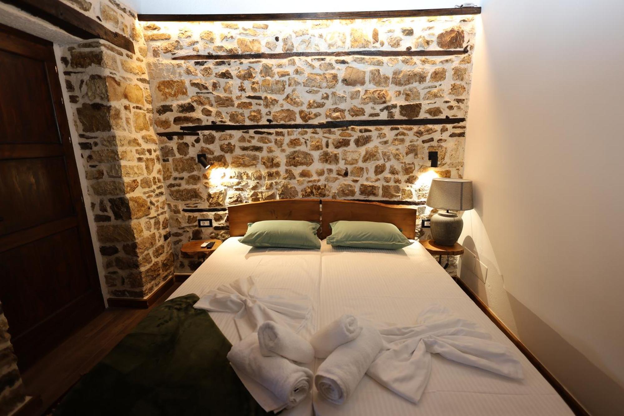 Ador Boutique Hotel เบราท ภายนอก รูปภาพ