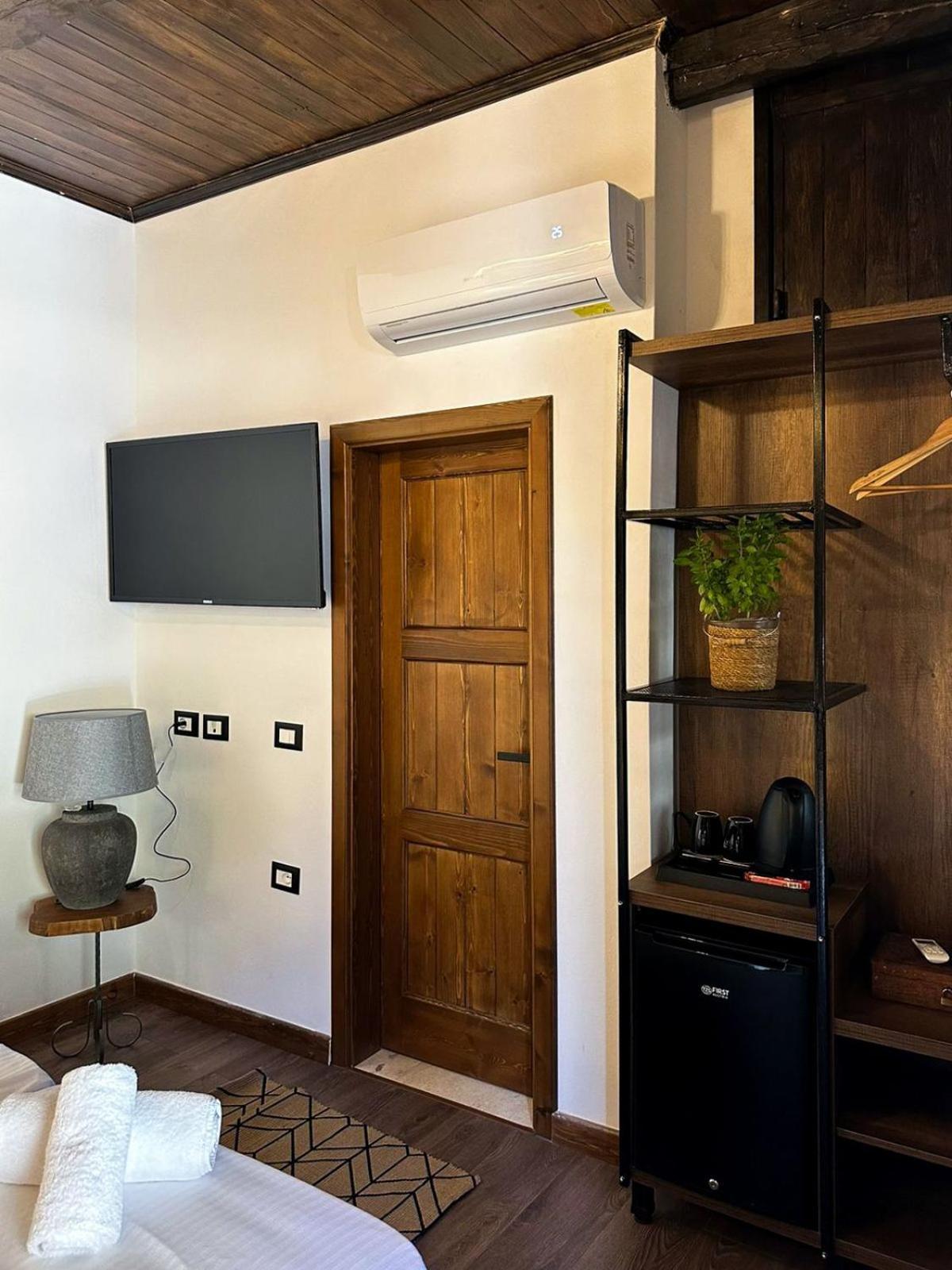 Ador Boutique Hotel เบราท ภายนอก รูปภาพ