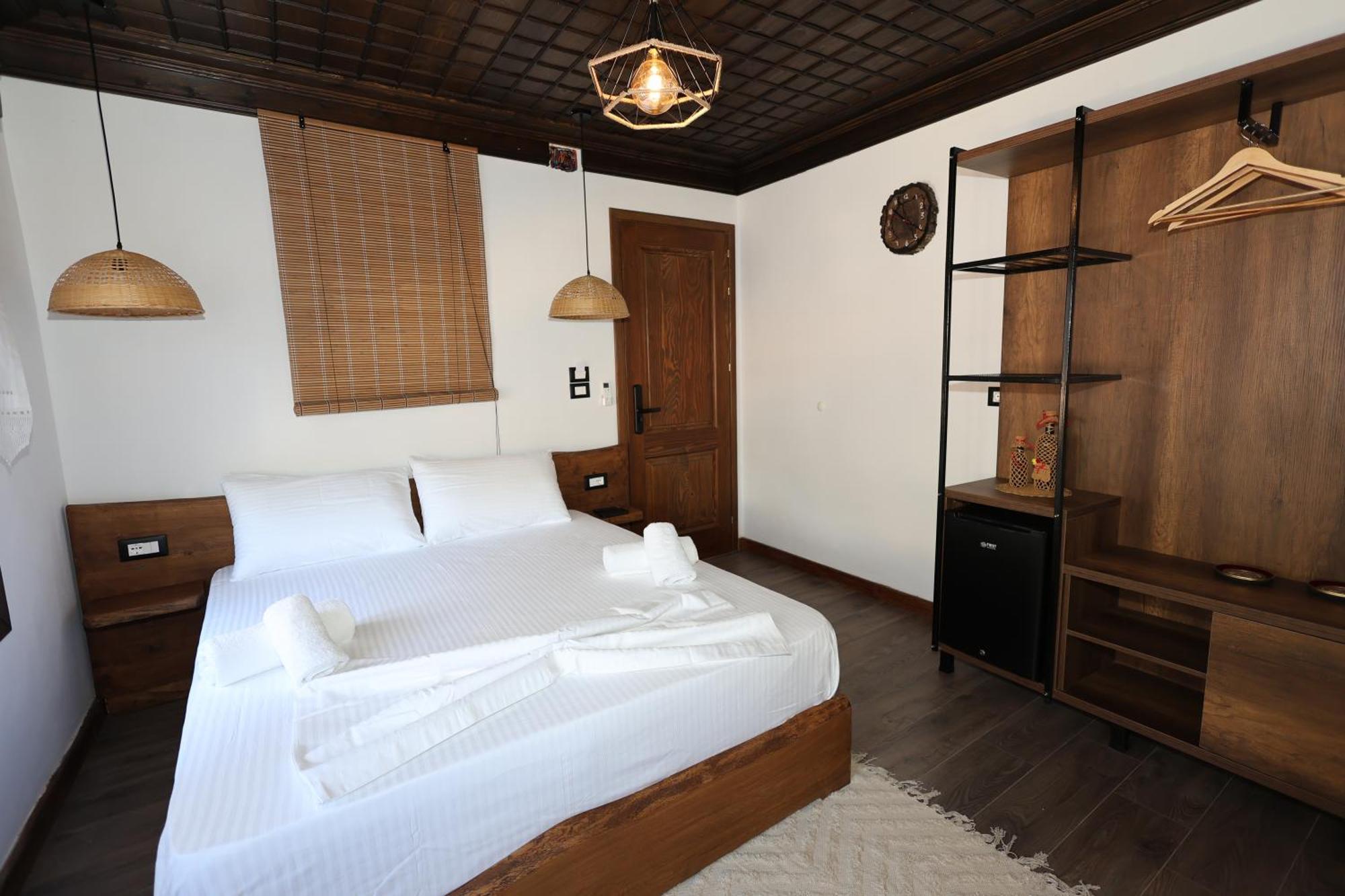 Ador Boutique Hotel เบราท ภายนอก รูปภาพ