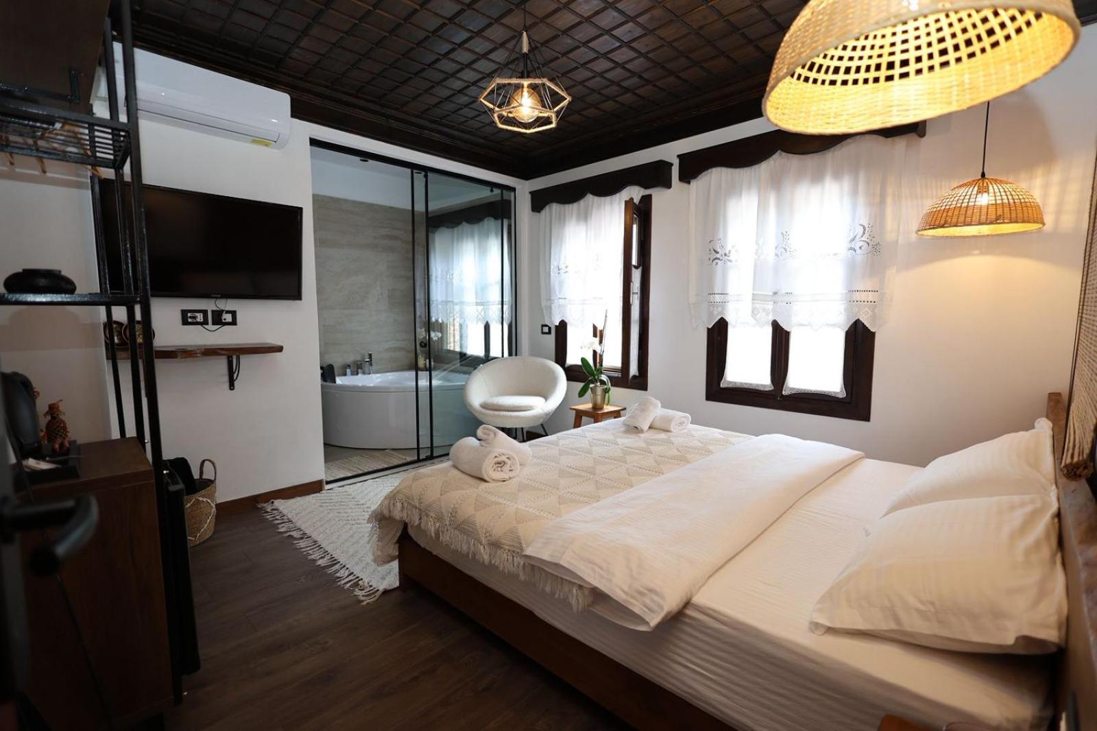 Ador Boutique Hotel เบราท ภายนอก รูปภาพ