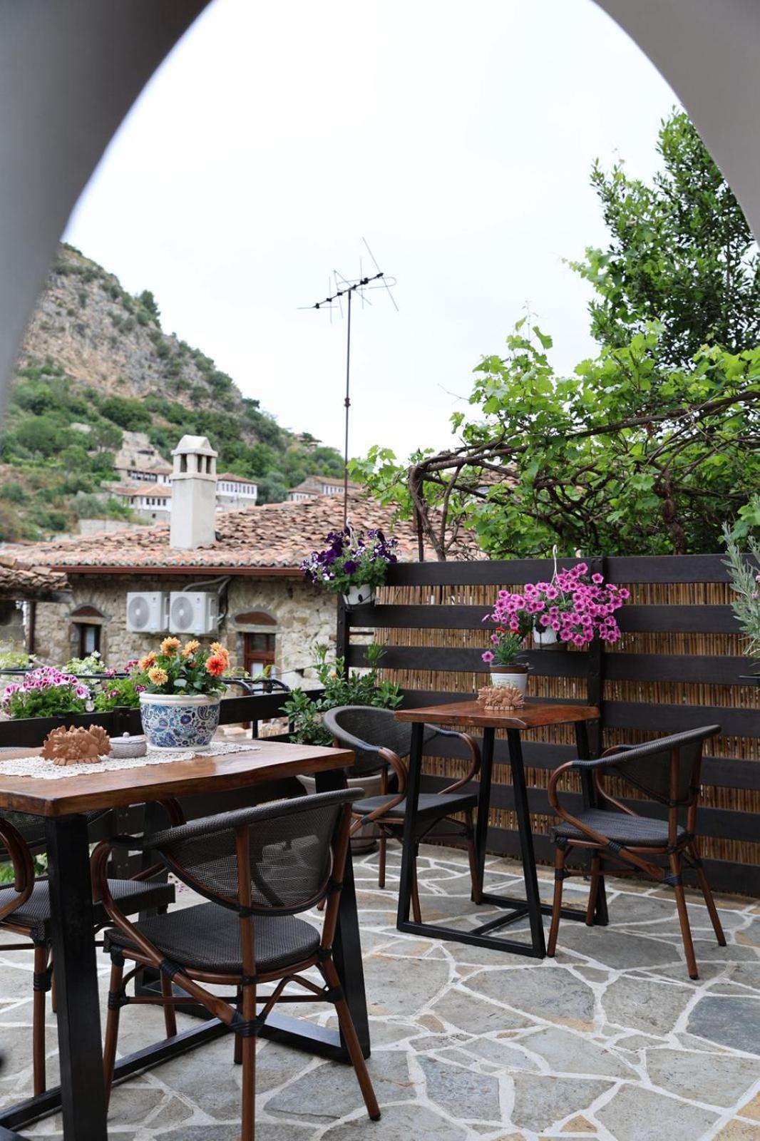 Ador Boutique Hotel เบราท ภายนอก รูปภาพ